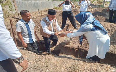 Peletakkan Batu Pertama Renovasi Pembangunan Masjid Pendidikan Ulil Al-Bab Sekolah Menengah Atas PGRI 1